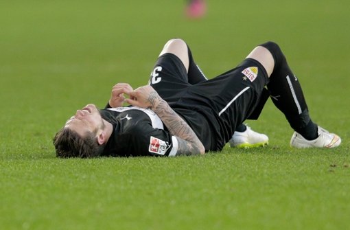 VfB-Torschütze Daniel Ginczek nach Abpfiff – sein Tor reichte nicht für einen Punkt beim FC Augsburg.  Foto: Bongarts