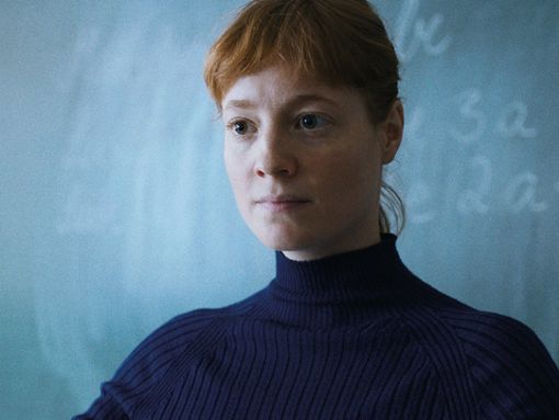 Die deutsche Oscar-Hoffnung 2024: Leonie Benesch spielt im Film Das Lehrerzimmer eine junge Sport- und Mathematik-Lehrerin. Foto: Judith Kaufmann/Alamode Film