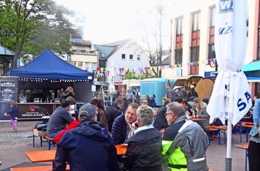 Beim Streetfood-Markt kann  jeder in entspannter Atmosphäre Speisen aus etlichen Ländern probieren. Foto: Theresa Ritzer