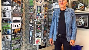 Der Fotokünstler in seiner Galerie Pixxl im Bohnenviertel. Foto: Amelie Englert