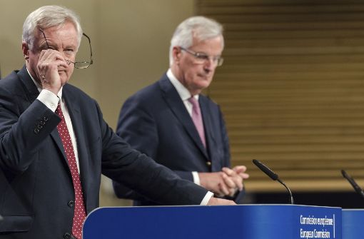 Der britische Brexit-Minister David Davis (l.) und Chefunterhändler der EU Michel Barnier  EU-Chefunterhändler Michel Barnier (r.) und  Brexit-Minister David Davis Foto: AP