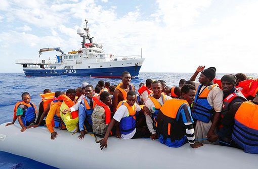 Die italienische Küstenwache hat am Wochenende rund 4500 Bootsflüchtlinge im Mittelmeer gerettet. Foto: dpa