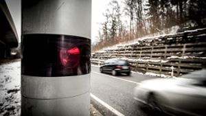 Immer mehr Blitzer stehen an Stuttgarts Straßen. Die Erfahrungen zeigen: Ohne sie geht es offenbar nicht. Foto: Lichtgut/Leif Piechowski