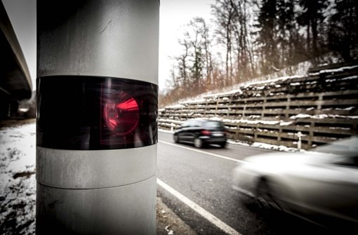 Immer mehr Blitzer stehen an Stuttgarts Straßen. Die Erfahrungen zeigen: Ohne sie geht es offenbar nicht. Foto: Lichtgut/Leif Piechowski