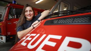 Maria-Elena Dubberke  will samt Feuerwehrauto  nach Paraguay ziehen. Foto: Gottfried Stoppel