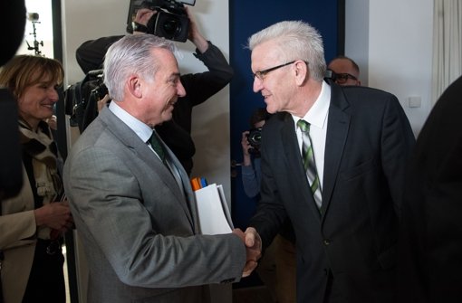 CDU-Landeschef Thomas Strobl in grüner Krawatte und Ministerpräsident Winfried Kretschmann in grün-schwarz. Foto: dpa