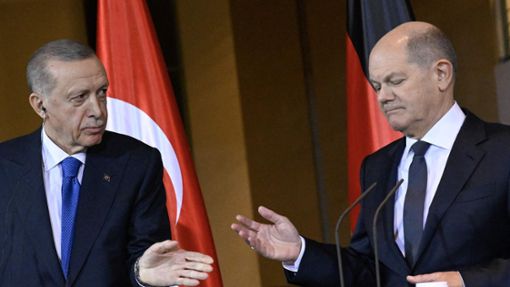 Für Erdogan (li.) ist Kanzler Scholz nur „der andere“. Foto: AFP/ Schwarz