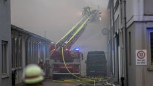 Großeinsatz der Feuerwehr bei brennender  Schreinerei