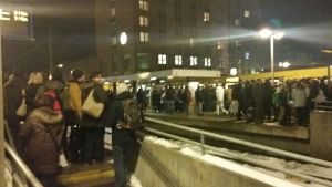 Am Bahnhof in Stuttgart-Vaihingen drängten sich gegen 18 Uhr die Fahrgäste. Foto: Baumann