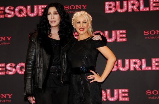 Cher und Christina Aguilera schlotterten bei der Deutschlandpremiere von Burlesque tüchtig: In Berlin war es am Donnerstagabend bitterkalt. Foto: dpa