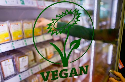 Vegane Produkte dürfen keine Milch-Begriffe enthalten wie „Käse“, „Rahm“, „Sahne“, „Butter“ oder „Joghurt“. Foto: dpa