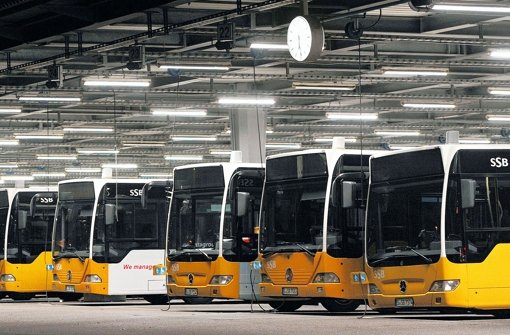 Raus aus dem Depot, rauf auf die Straße: Die IHK wünscht sich mehr Buslinien und einen Ringverkehr rund um Stuttgart. Foto: dpa