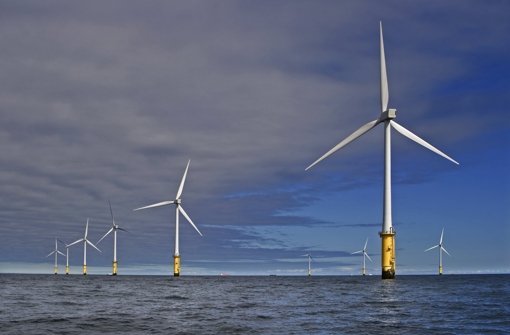 Windkraft vor den Küsten - man gewöhnt sich an den Anblick Foto: dpa