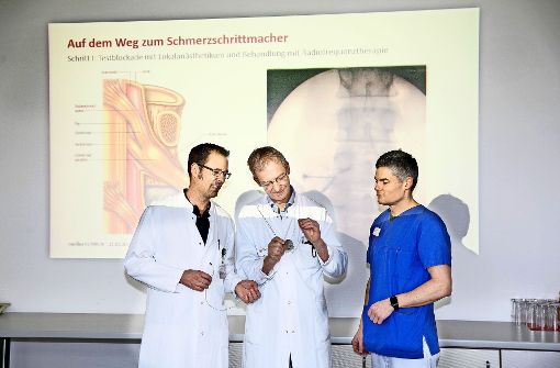Klaus Kohlhammer, Torsten Schröder und Michael Kiehlmann (von links) sind die letzte Hoffnung für Patienten, die an chronischen Schmerzen leiden. Foto: Horst Rudel