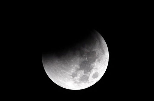 Im Süden Deutschlands wird die partielle Mondfinsternis am Donnerstagabend besonders gut zu sehen sein. (Achivfoto) Foto: dpa