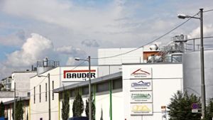 Die Firma Bauder verarbeitet in Weilimdorf Bitumen. Das kann man mitunter weithin riechen. Foto: Martin Braun