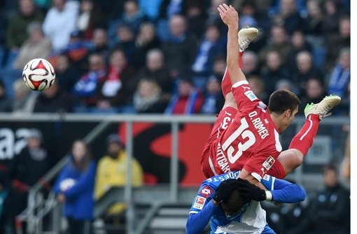 Oriol Romeu (o.) wird ausgehebelt –  wie der VfB in Hoffenheim Foto: Getty