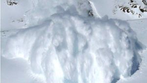 Riesen-Lawine überrollt Schweizer Wintersportort
