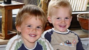 Benjamin (links) ist zwei Minuten älter als sein Bruder Yannick. Auf dem Bild sind die beiden knapp zwei  Jahre alt. Foto: privat