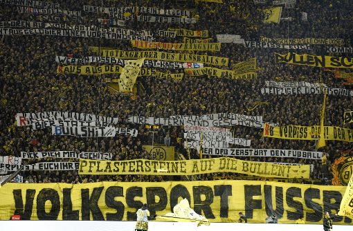 Ultra-Hass auf der Dortmunder Südtribüne: Mit RB Leipzig als Zielscheibe Foto: imago