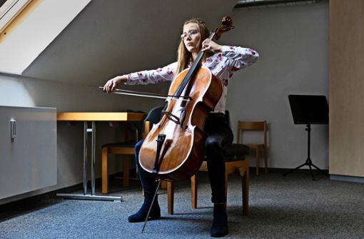Wenn Diane Lahni ihr Cello spielt, versinkt sie in ihrer eigenen Welt. Foto: Frank Eppler
