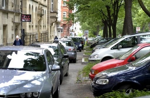 Parkende Autos in der Johannesstrasse im Stuttgarter Westen Foto: Kienzle