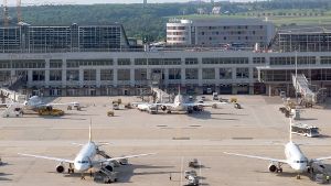 Der Betrieb am Flughafen Stuttgart ist 2017 besser in Schwung gekommen, als angenommen worden war. An  manchen Flughäfen in Deutschland herrscht allerdings mehr Wachstum. Foto: dpa