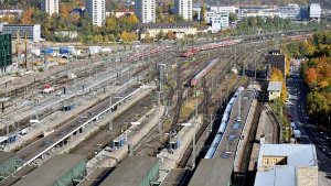 Noch führen Gleise oberirdisch in den Stuttgarter Hauptbahnhof. Aus Sicht der Netz AG soll das auch künftig so bleiben. Foto: dpa