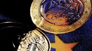 Die EU-Partner geben Griechenland mehr Zeit, um seine Schulden zurück zu zahlen. Der griechische Regierungschef Alexis Tsipras will bei einem Treffen mit Bundeskanzlerin Angela Merkel über das Reformprogramm sprechen Foto: dpa