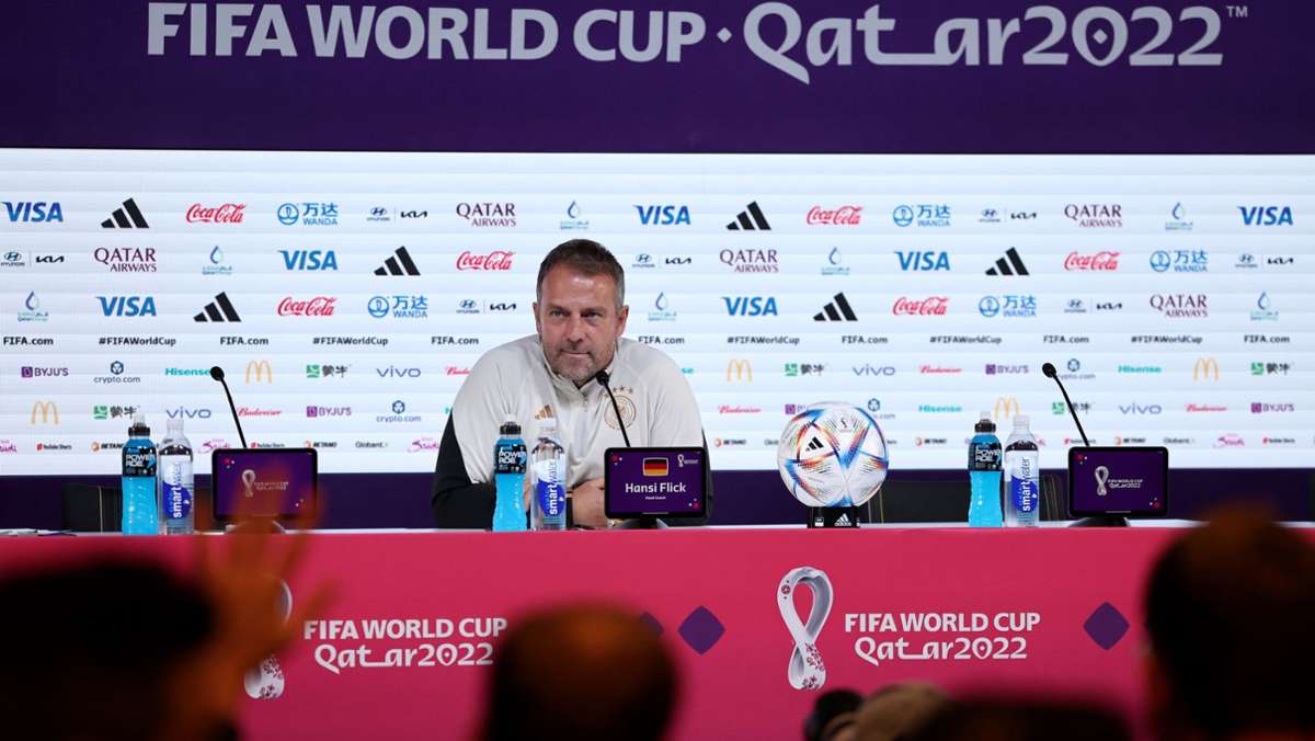 Fußball-WM 2022 in Katar: Flick kommt alleine ins Medienzentrum - Ärger mit Fifa droht