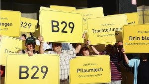 Weite Anreise: Protestierer aus Ostwürttemberg bei Regionalkonferenz. Foto: Michele Danze