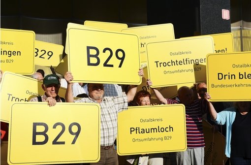 Weite Anreise: Protestierer aus Ostwürttemberg bei Regionalkonferenz. Foto: Michele Danze