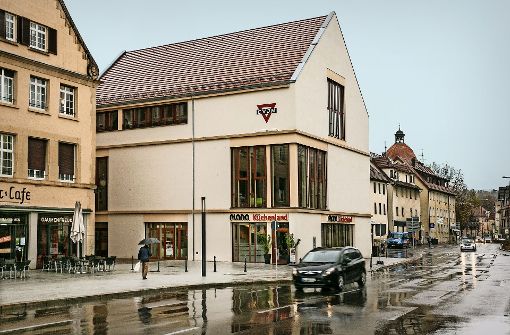 Das CVJM-Haus an der Esslinger Kiesstraße: einen Hinweis auf den angestammten Namen „Lutherbau“ sucht man vergebens. Foto:  