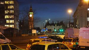 Auch am Abend herrscht rund um das Londoner Parlamentsgebäude der Ausnahmezustand. Foto: AFP