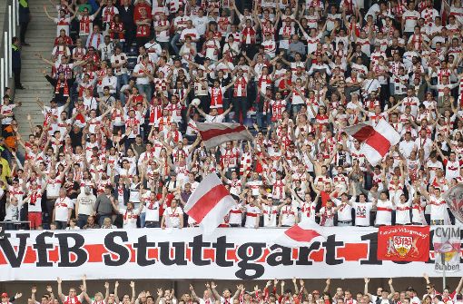 Die VfB-Fans hoffen alle auf ihren Platz auf dem Cannstatter Wasen. Foto: Pressefoto Baumann