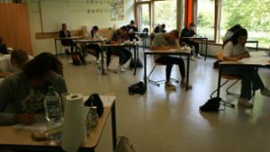 An der Realschule (Foto von den Abschlussprüfungen) gibt es 1,5 Stellen für die Schulsozialarbeit. Foto: Archiv/Anne Rheingans