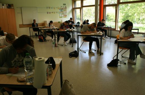 An der Realschule (Foto von den Abschlussprüfungen) gibt es 1,5 Stellen für die Schulsozialarbeit. Foto: Archiv/Anne Rheingans