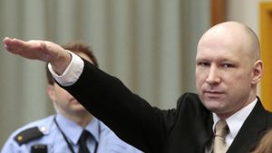 Anders Behring Breivik zeigt vor Gericht den Hitlergruß. Foto: AP