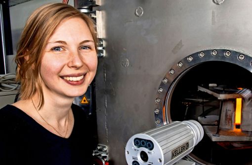 Tina Stäbler hat ein System entwickelt, mit dem   der Hitzeschild eines Raumschiffs überwacht werden kann. Foto: DLR