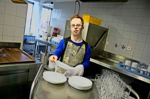 Die Küche  zählt zu den Lieblingsarbeitsplätzen von  Mauricio Klumpp. Foto: Horst Rudel