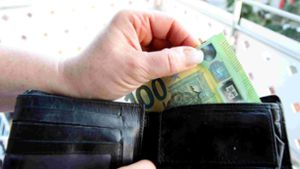 Vorsicht beim Griff in den Geldbeutel: Trickdiebin klaut einer Seniorin in Dagersheim die EC-Karte. Foto: Eibner-Pressefoto/Fleig / Eibner-Pressefoto