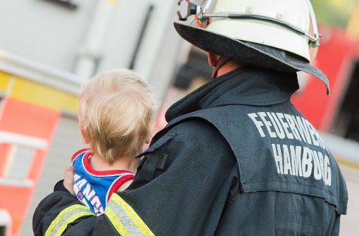 Wer bei Übungen der Freiwilligen Feuerwehr in Bad Hersfeld mit einem Bart antritt, wird wieder nach Hause geschickt. Foto: dpa