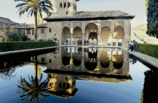 Teil des Stadtpalastes Alhambra, der ebenso wie die Parkanlagen für Besucher frei zugänglich ist. Foto: Wiebrecht