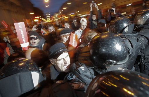 In St. Petersburg ist es am Samstag zu Rangeleien zwischen Demonstranten und der Polizei gekommen. Foto: AP
