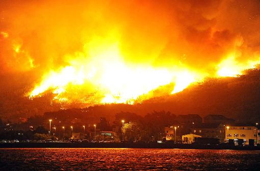 In der Nähe des kroatischen Dorfs Podstrana wüten schwere Waldbrände. Foto: AFP