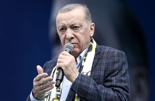 Präsident Recep Tayyip Erdogan (im Foto)  stellt sich seinem Herausforderer  Kemal Kilicdaroglu in einer Stichwahl. (Archivbild) Foto: dpa/Tunahan Turhan