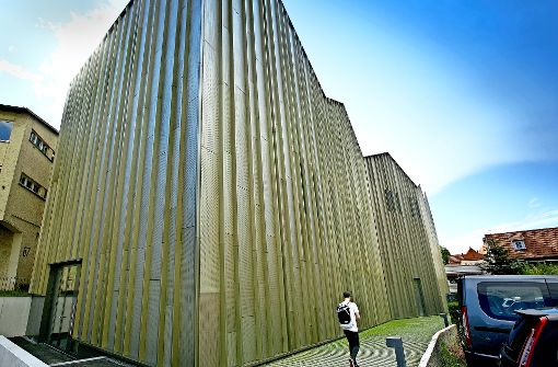 Eigenständig, und doch in die Umgebung integriert: Das neue Laborgebäude setzt architektonische Akzente in Esslingen Foto: Horst Rudel