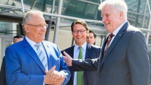 Auf geht’s, Wahlkampf is’: Joachim Herrmann, Horst Seehofer und dazwischen der CSU-Generalsekretär Andreas Scheuer Foto: dpa