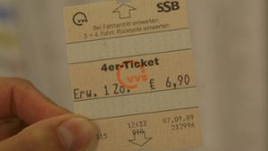 Fahrkarten kauft man am Automaten – oder an lizenzierten Verkaufsstellen. Foto: Zweygarth