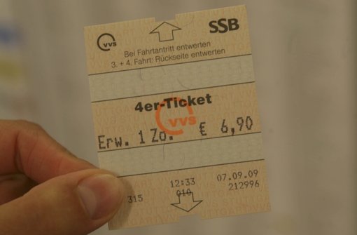 Fahrkarten kauft man am Automaten – oder an lizenzierten Verkaufsstellen. Foto: Zweygarth